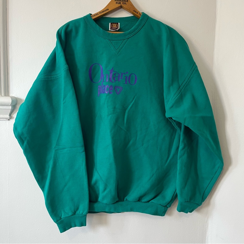 VINTAGE Ontario place sweatshirt